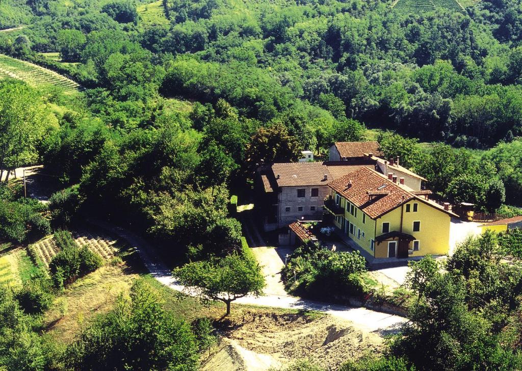Agriturismo Cascina Vrona Villa Monteu Roero ภายนอก รูปภาพ