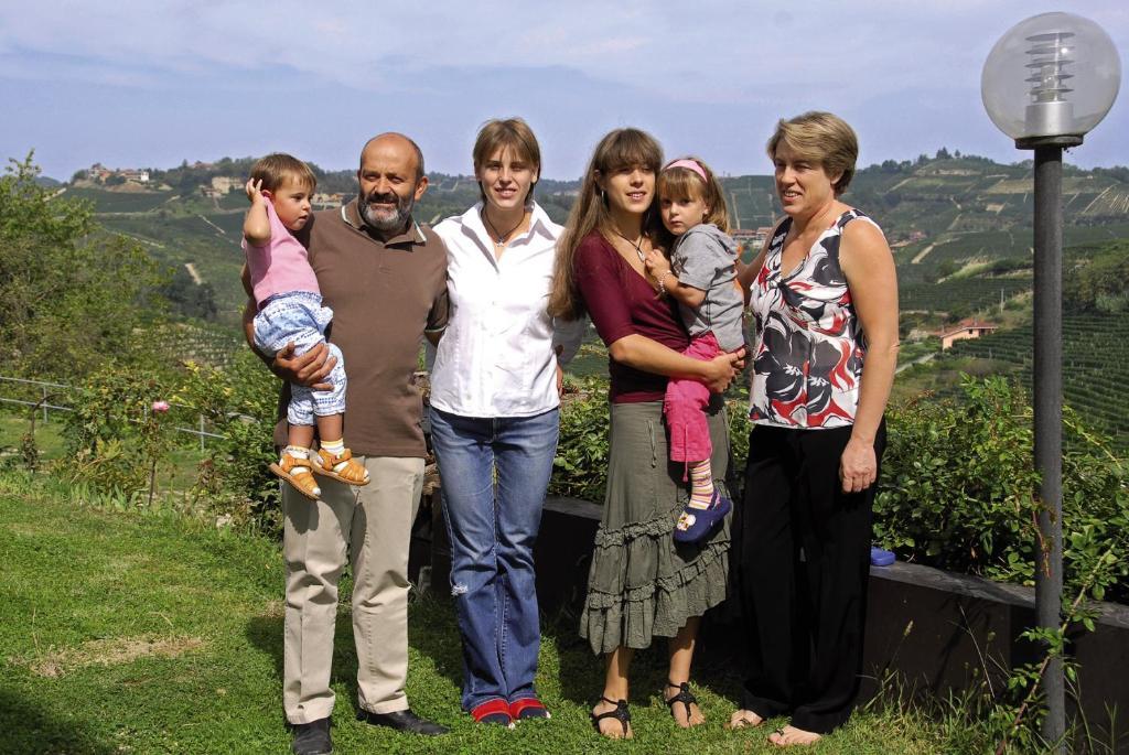 Agriturismo Cascina Vrona Villa Monteu Roero ภายนอก รูปภาพ